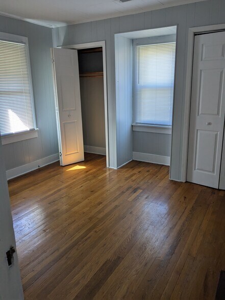 Building Photo - 715 Carson St