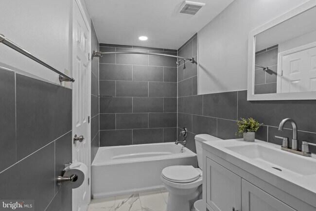 Building Photo - 70 Dorchester Cir