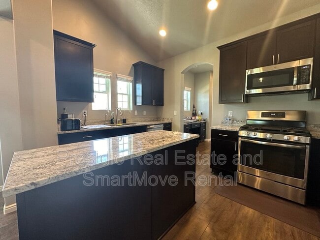 Building Photo - 10684 Wild Rice Dr