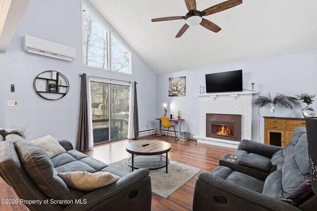 Building Photo - 1379 Winding Way