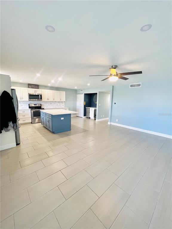 Building Photo - 12500 Capri Cir N
