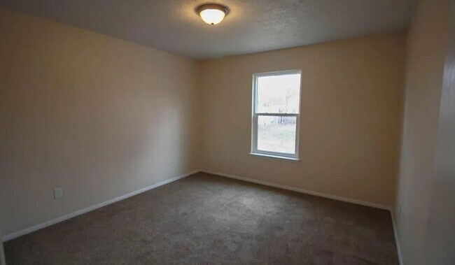 Building Photo - LEASING