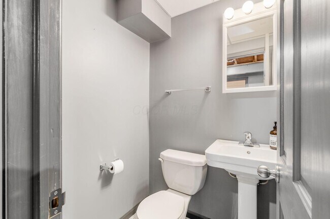 Building Photo - 5841 Elmbridge Ln