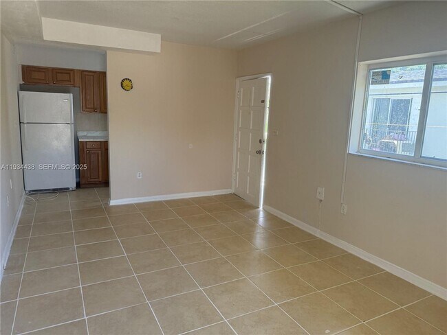 Building Photo - 621 SW 15th Ave