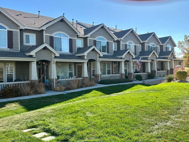 Primary Photo - 2 Bedroom townhome in School District 20 w...