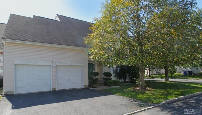Building Photo - 27 Pin Oak Dr