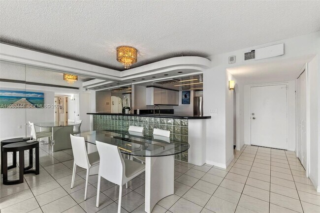 Building Photo - 3000 E Sunrise Blvd