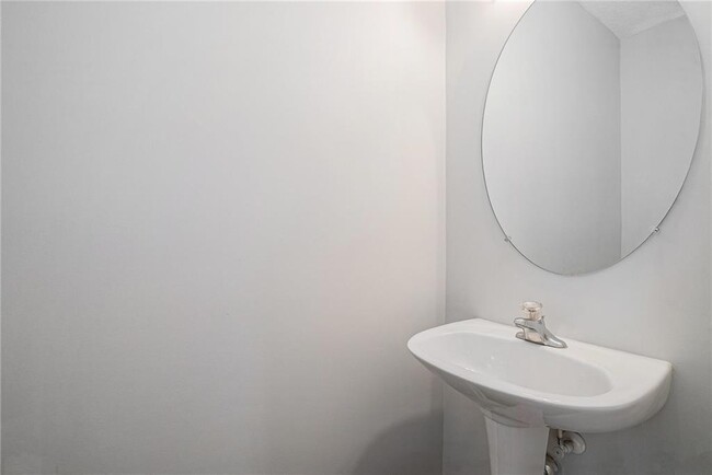 Building Photo - 2846 Parkway Close