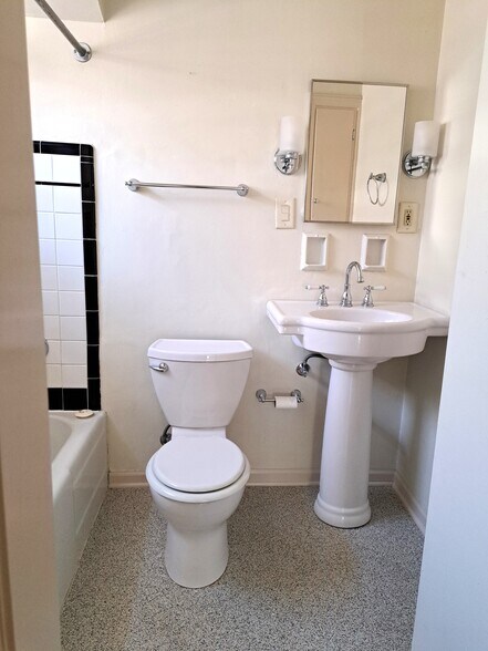Bath - 1331 W 6th Ave