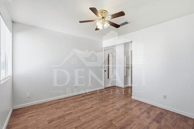 Building Photo - 808 S Langley Ave