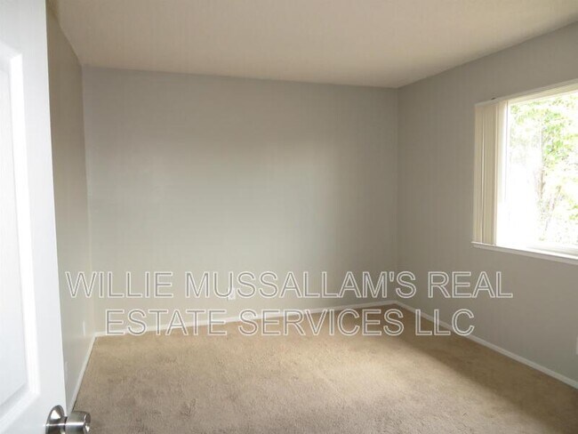 Building Photo - 2505 Prescott Rd