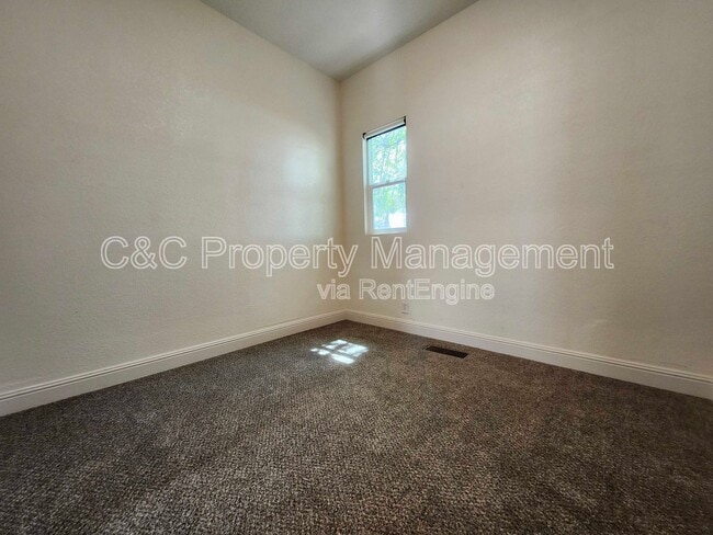 Building Photo - 170 N Gale Hill Ave