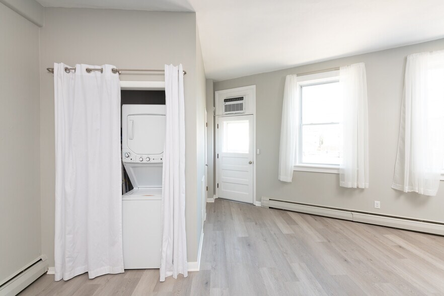 Building Photo - 2266 S Kinnickinnic Ave