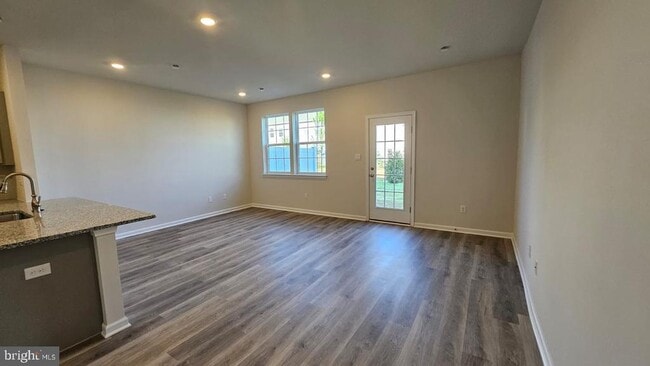 Building Photo - 36 Elliot Ln