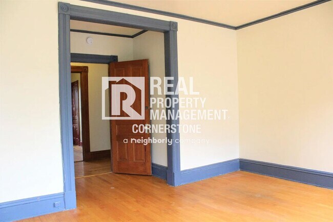 Building Photo - 808 W Kalamazoo Ave