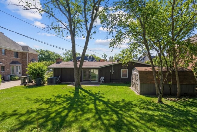 Building Photo - 5611 S Quincy St