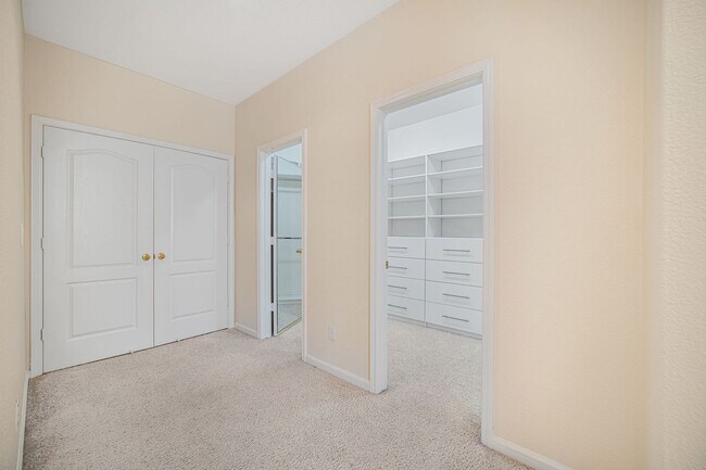 Building Photo - Highly Desirable Executive Home: 4 Bedrooms, 3 Bathrooms of Luxury Living