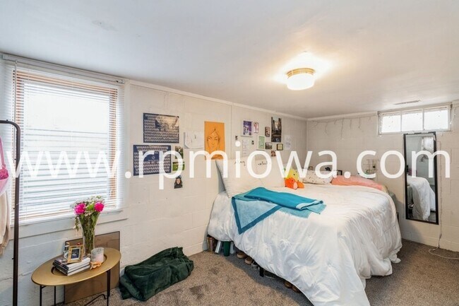 Building Photo - FENCED IN YARD!! 3 Bedroom, 2 Bath Home in Ames