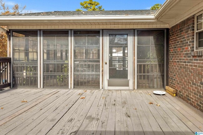 Building Photo - 1524 Highland Dr