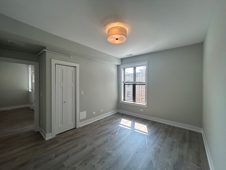 Building Photo - 1000 Crain St