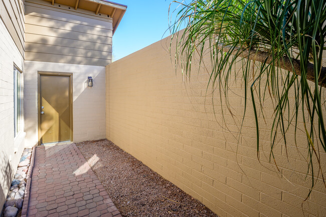 Side Atrium to Garage - 8569 E Garfield St