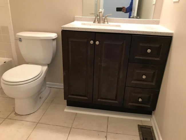 Building Photo - 2372 Crescent Ln S