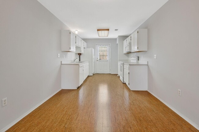 Building Photo - 1828 Sod Dr