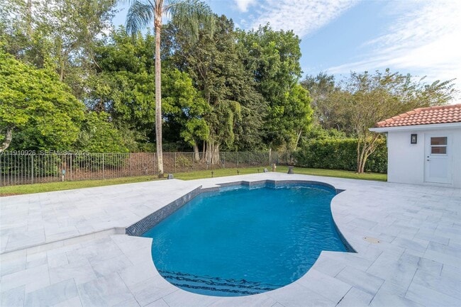 Building Photo - 1222 Manor Ct