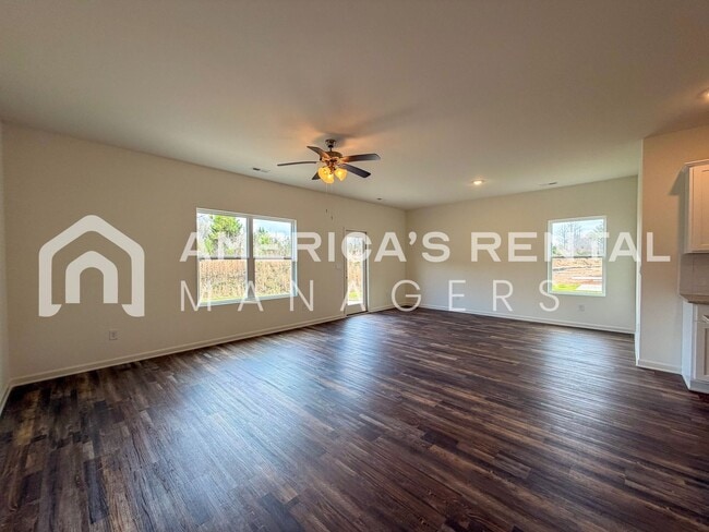 Building Photo - Modern Two Story Living in Doss Ferry - Available NOW!!