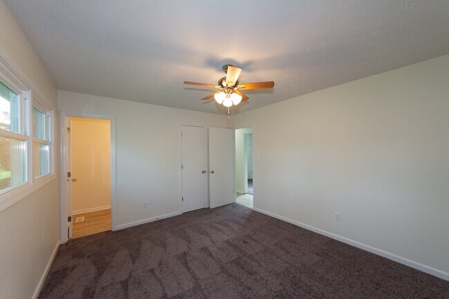 Building Photo - Updated 3 bedroom 1.5 bath home in desirab...