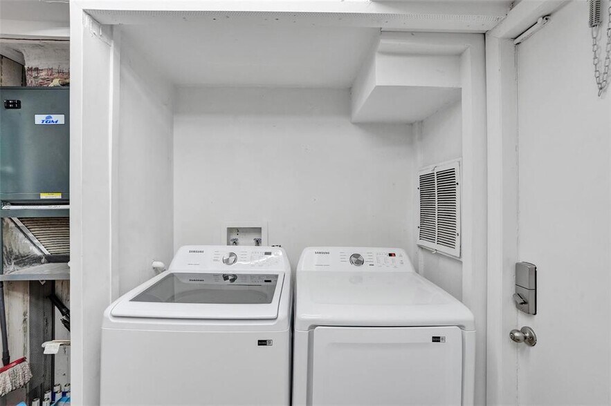 Building Photo - 4240 NW 21st Ave