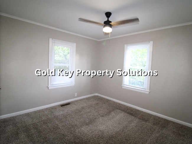 Building Photo - Cute 2 BR 1 BA Meadowbrook House with Cent...