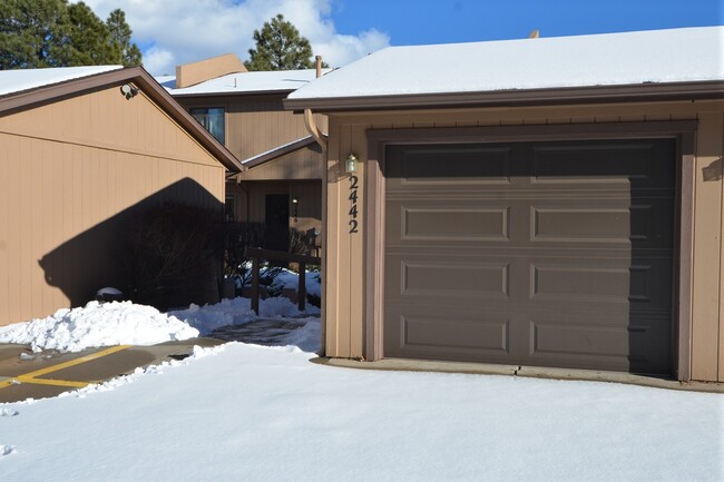 Primary Photo - 3 Bedroom Townhome for Rent!