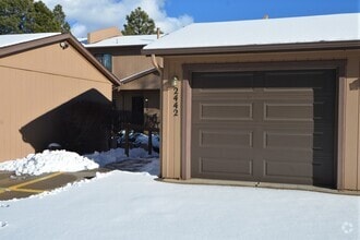 Building Photo - 3 Bedroom Townhome for Rent!