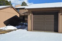 Building Photo - 3 Bedroom Townhome for Rent!
