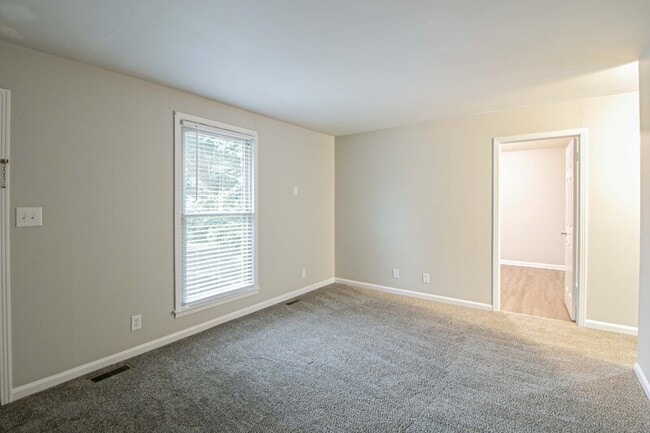 Building Photo - 1436 McCan Dr