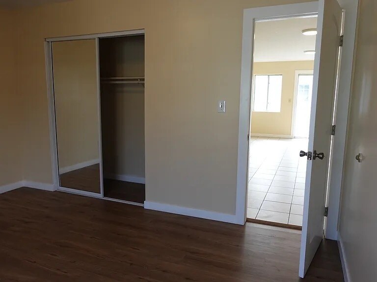 Building Photo - 2227 Clyde Ave