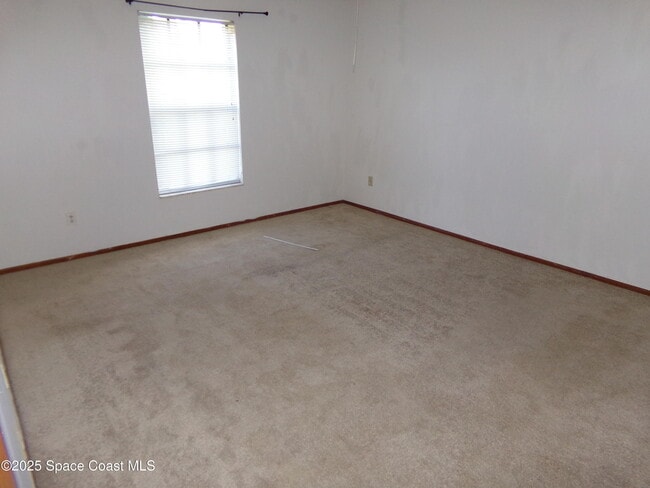 Building Photo - 1540 Fairlee Ave NW
