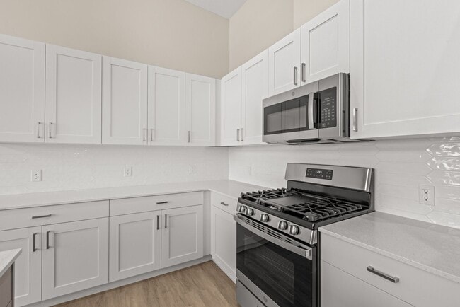 Building Photo - Stonecrest South Condominiums 101/201