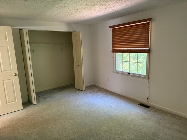 Building Photo - 116 Jordache Ln