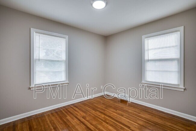 Building Photo - 6125 E Boston St