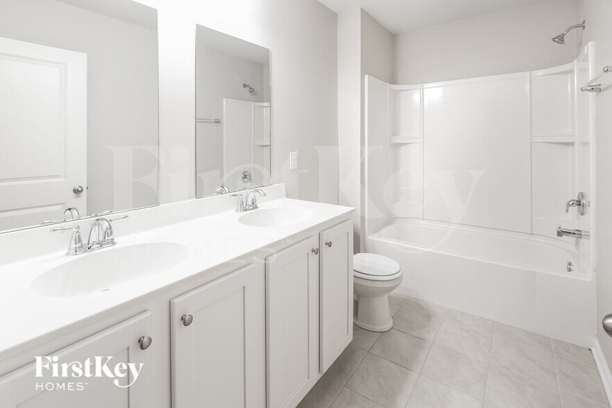 Building Photo - 640 Woolum Dr