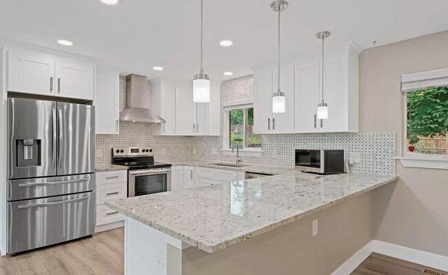 Building Photo - Modern 5 bed, 3.5 bath home in Lakewood!