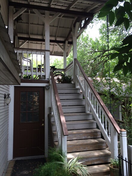 Building Photo - 607 Upson St