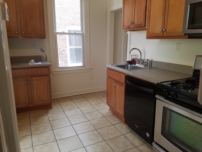 Building Photo - 416 N 32nd St