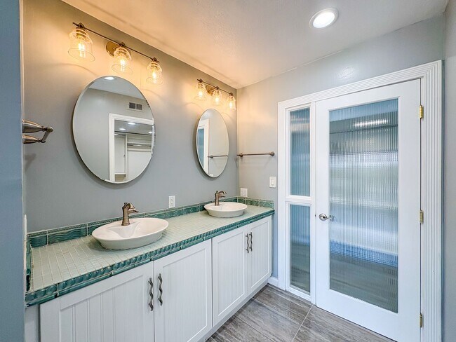 Building Photo - Great 1B/1.5BA + Den in Carlsbad!