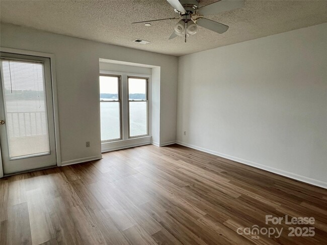 Building Photo - 9816 Emerald Point Dr
