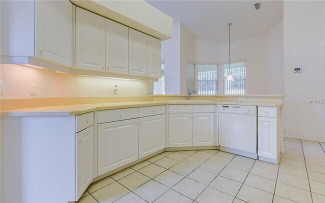 Building Photo - 3 bedroom 2 bathroom beautiful home