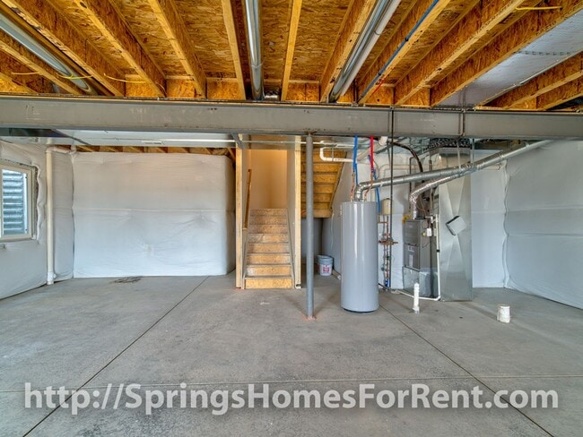 Building Photo - Rockrimmon Townhouse with Two Car Garage