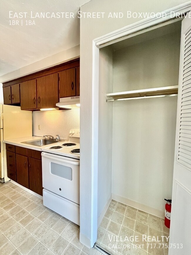 Building Photo - Available NOW! Budget-friendly 1-Bed w/ On...